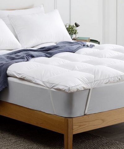 Goose feather mattress protector